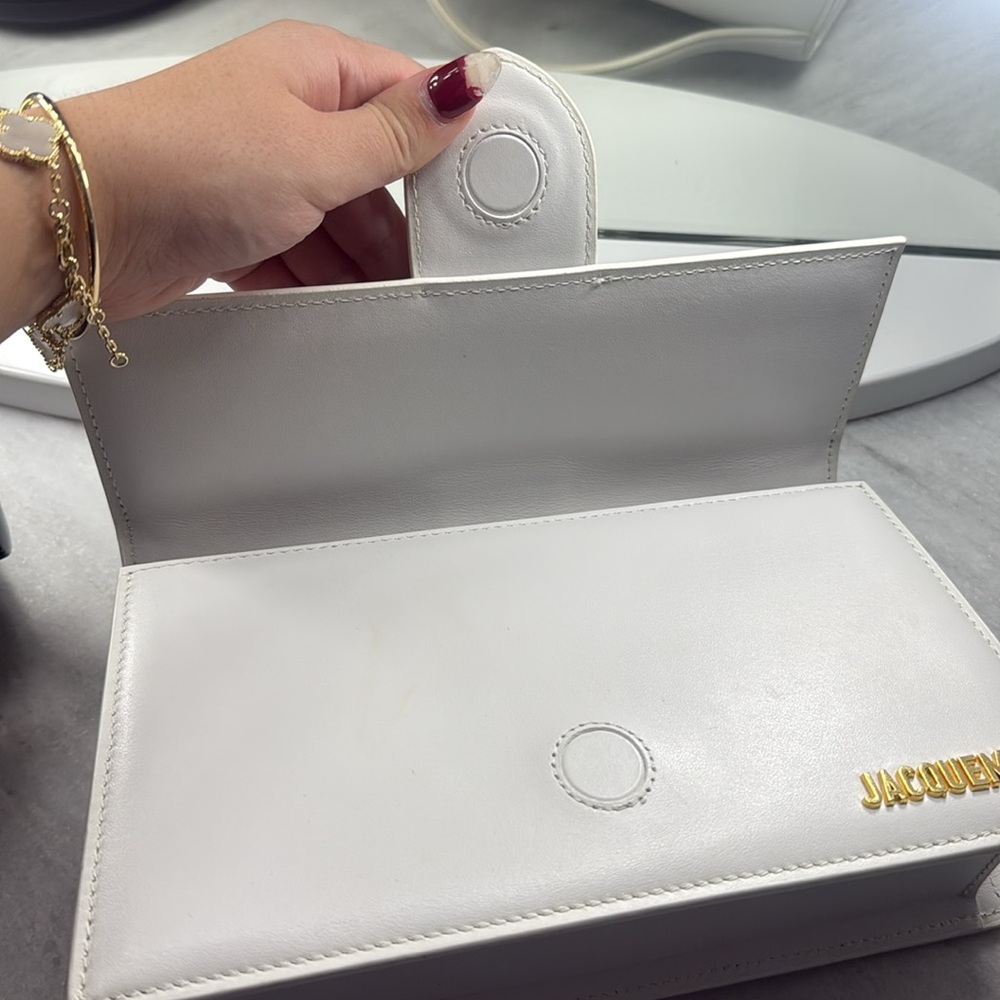 Jacquemus Chic White Bag with Gold Detail - Picture 12 of 16